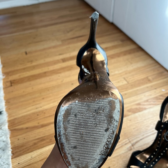 BCBG MAXAZRIA BLACK AND GOLD STUDDED HEELS IN SIZE 8. - Picture 5 of 6
